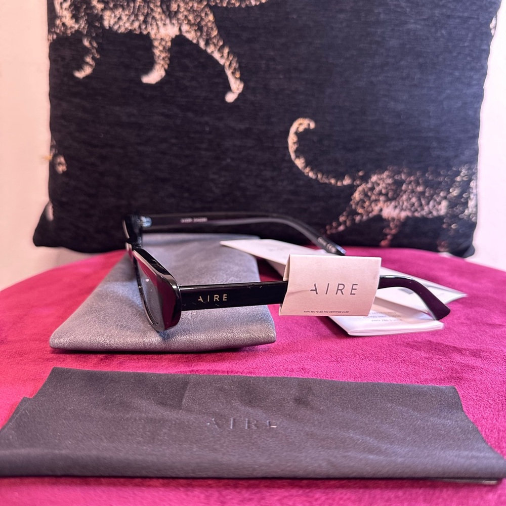 AIRE Avior in Black oval cateye skinny sunglasses - Picture 3 of 7